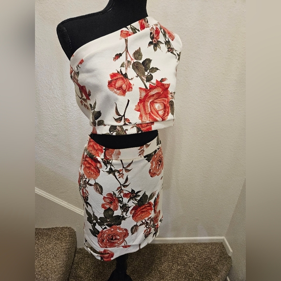 GBG Los Angeles Floral Skirt Set - Picture 2 of 6